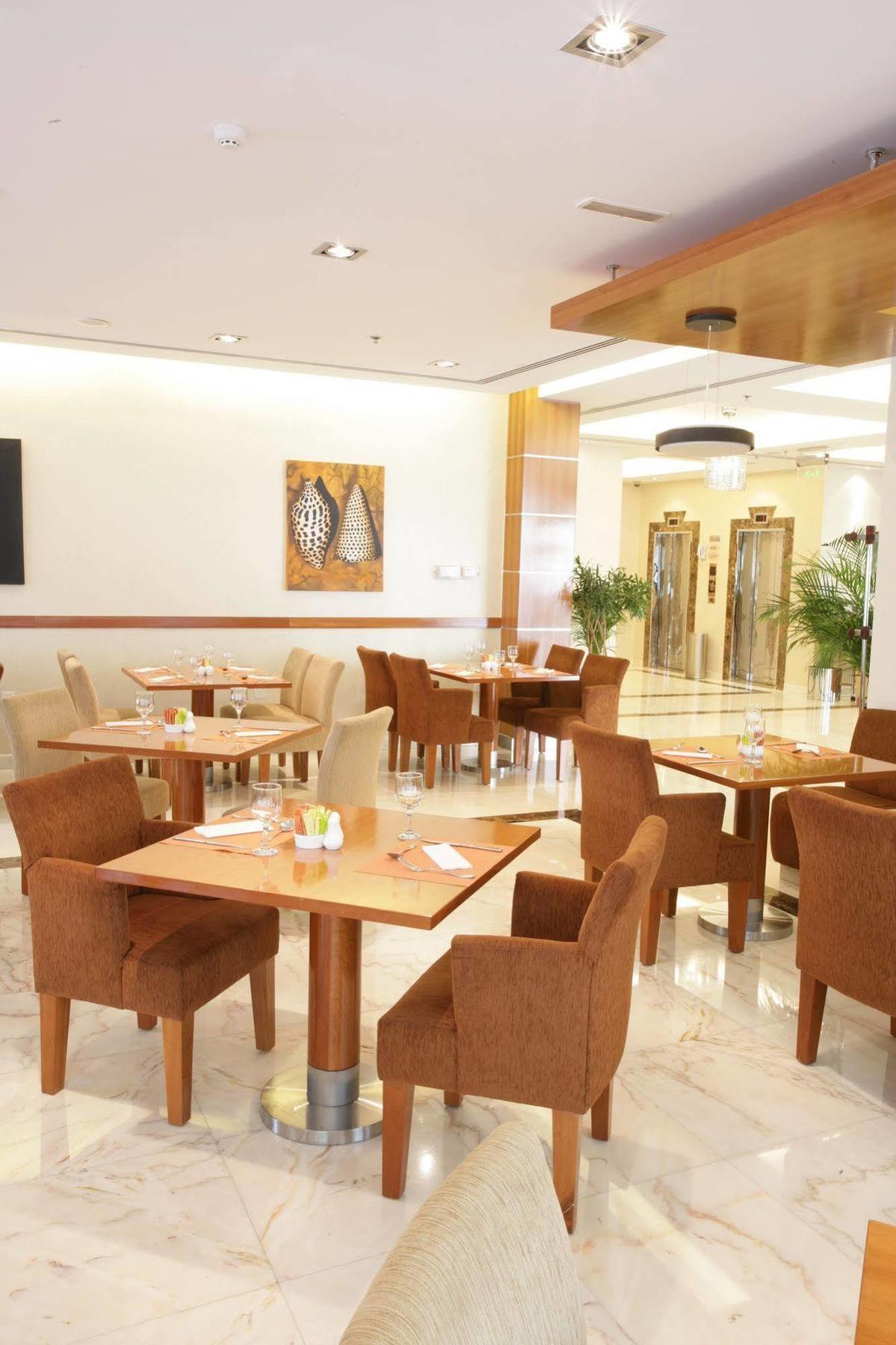 Auris Deira Apartahotel Dubái