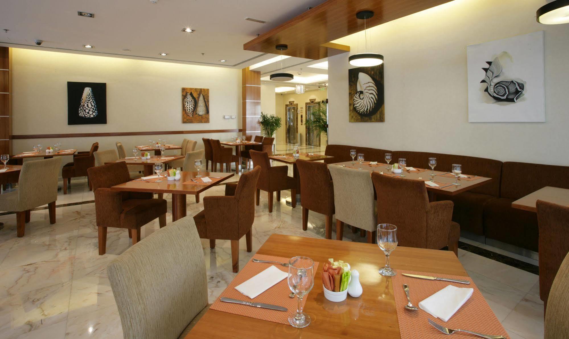 Apartahotel Auris Deira 3*