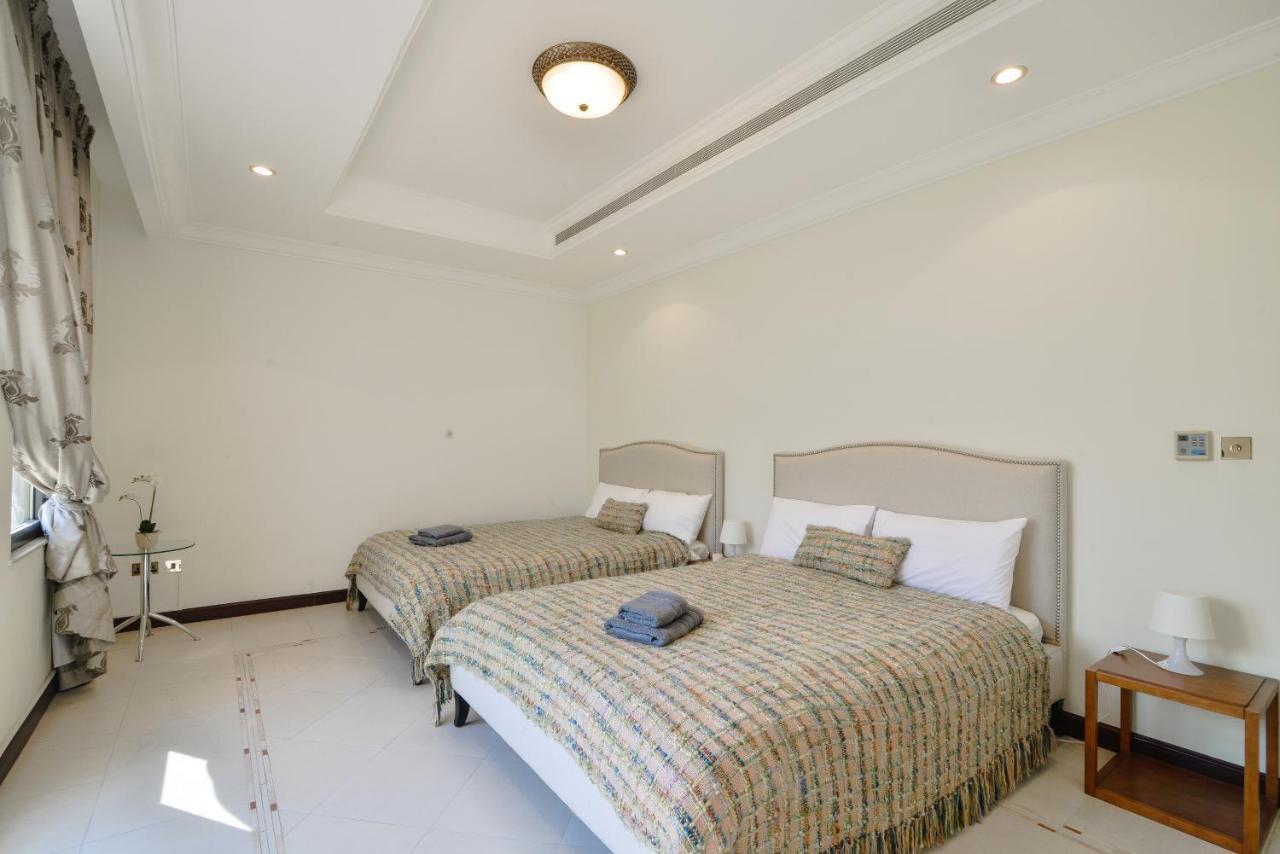 Short El Trio For Ten Villa Dubaï