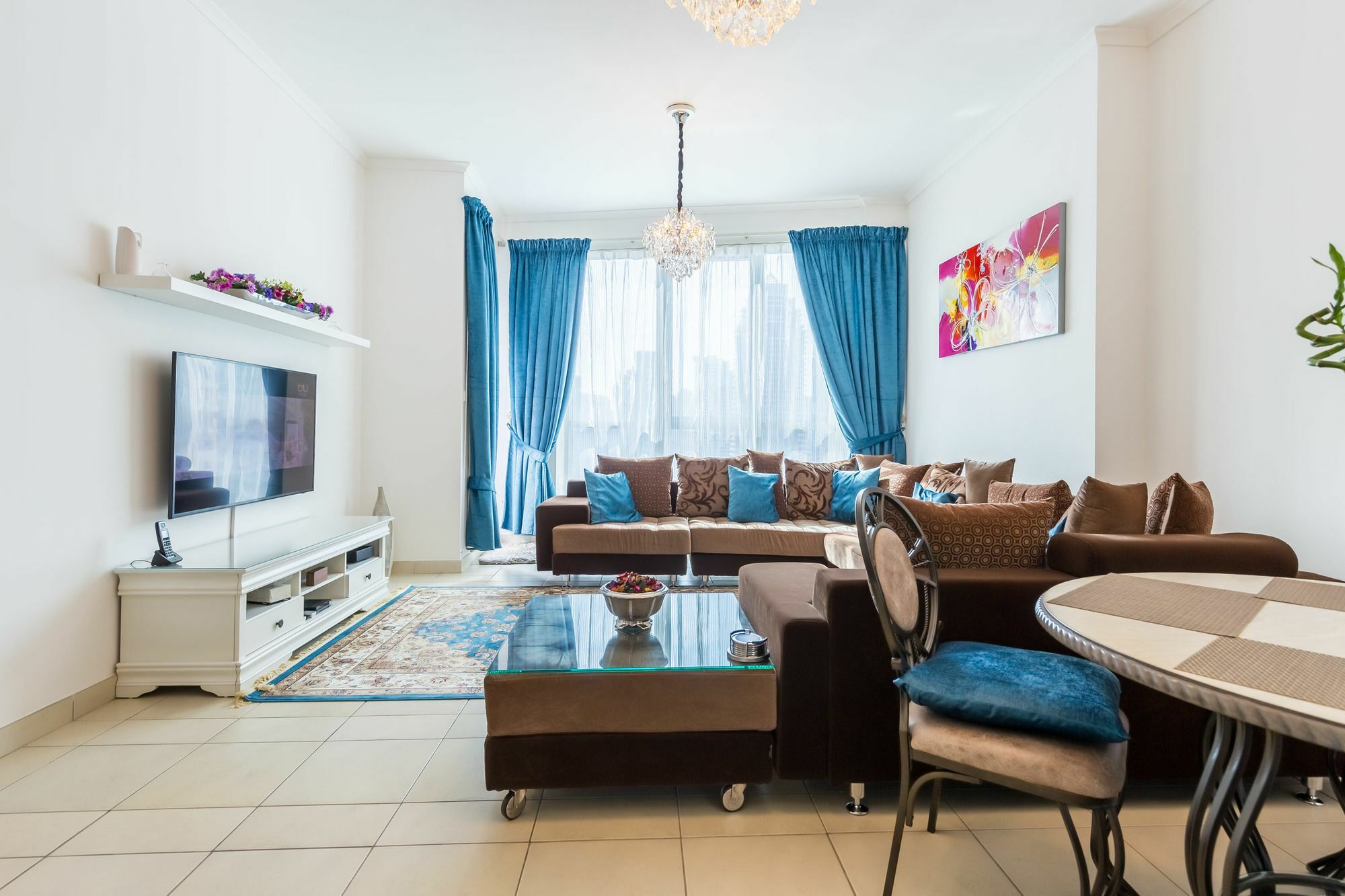 Torch Tower By Deluxe Homes Apartment