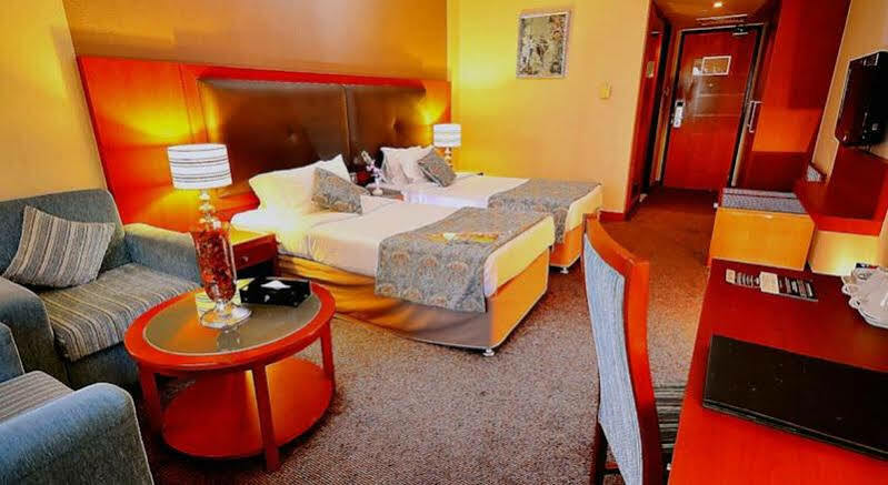 Landmark Summit Hotell 4*