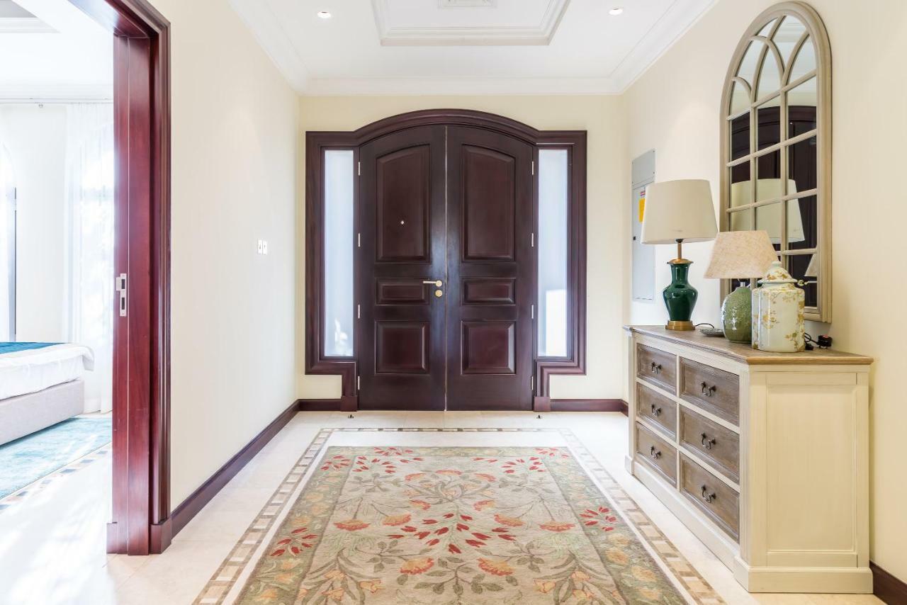 Villa Chic 4br With Assistant And Private Pool On Palm Jumeirah By Deluxe Homes *