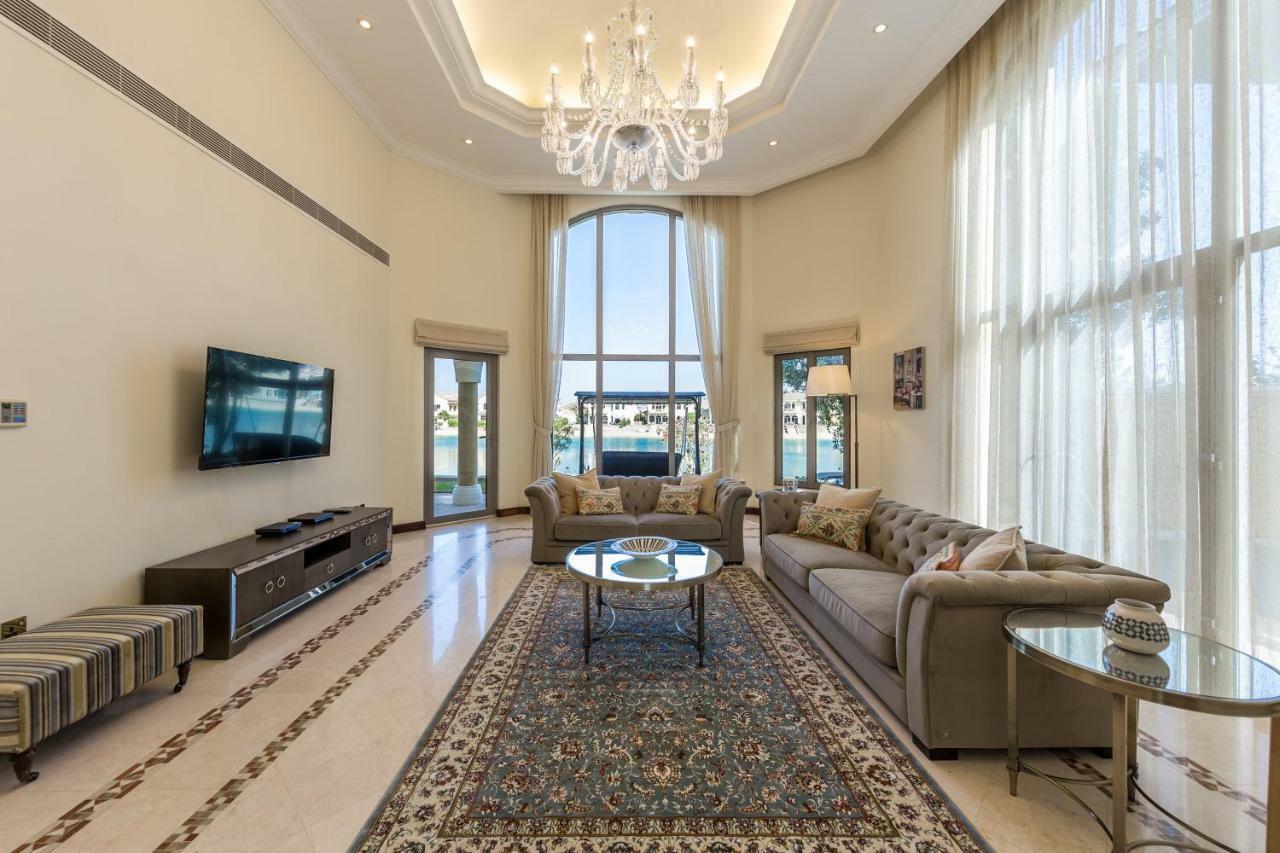 Chic 4br With Assistant And Private Pool On Palm Jumeirah By Deluxe Homes
