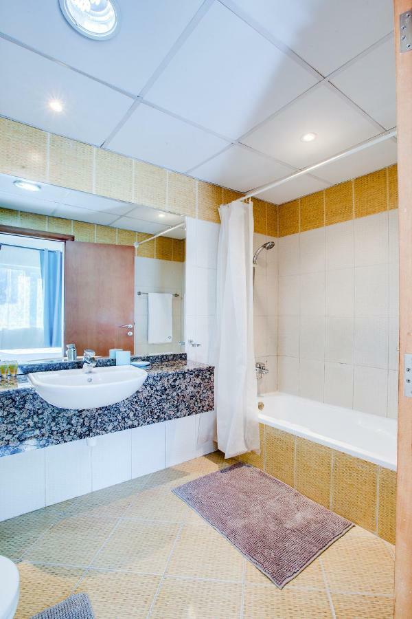 Apricus Holiday Homes - Beautiful 2 Bdrm Near Metro Dubai