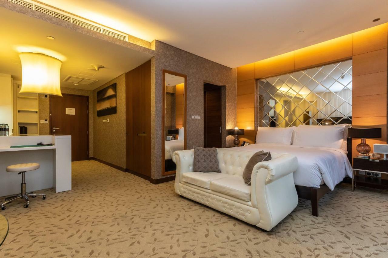 Westminster Mall Apartahotel