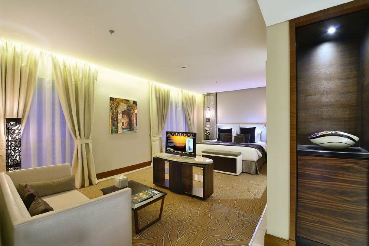 Millennium Plaza Hotel 5*