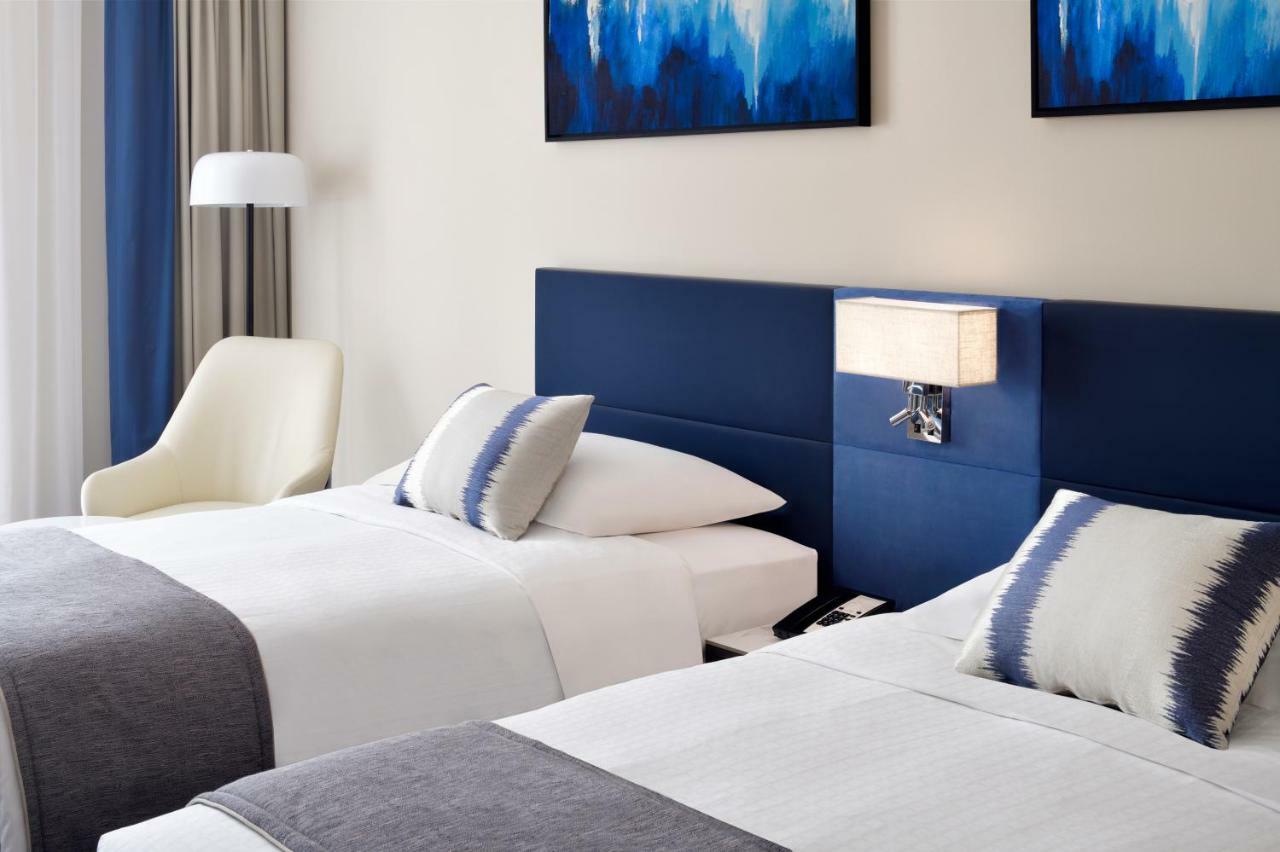Mövenpick Hotel&apartments Bur 5*