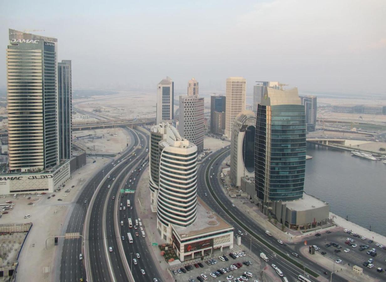 Frank Porter - Burj Al Noujoum Dubaï