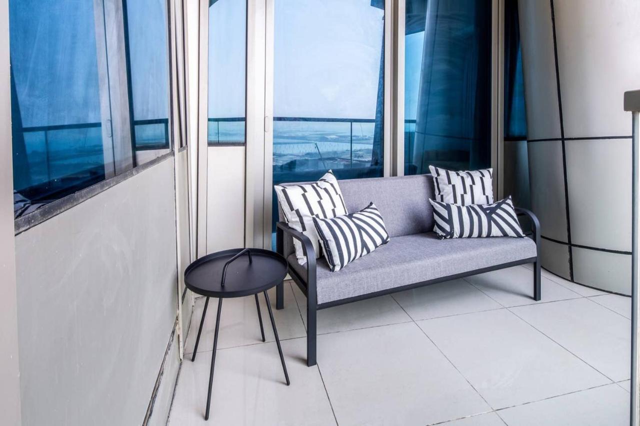 Frank Porter - Ocean Heights * Dubai