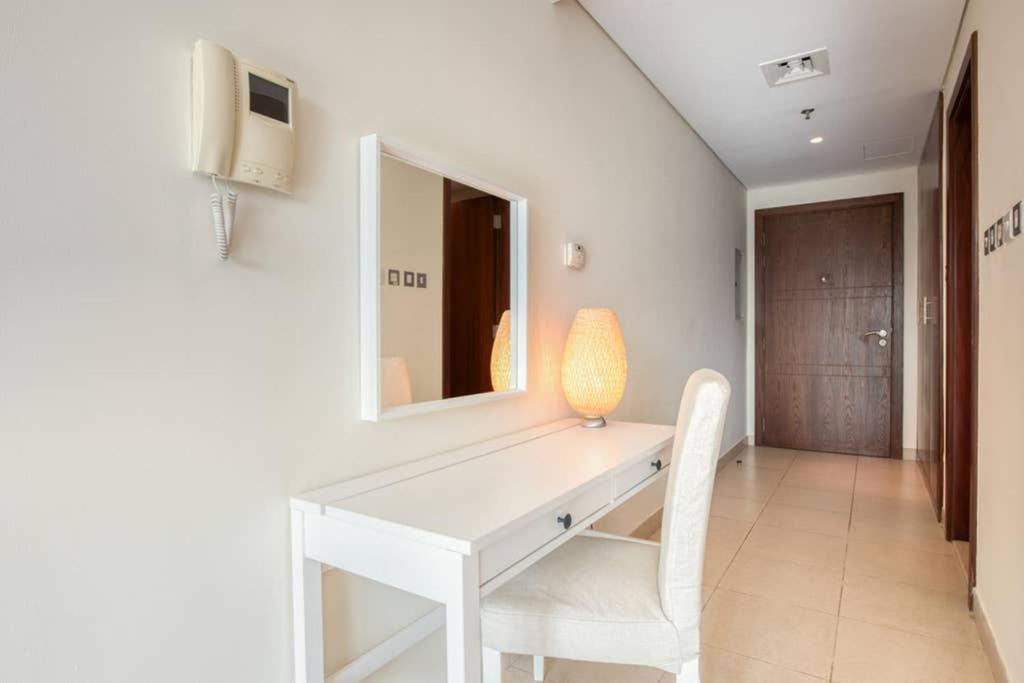 Prime Retreats- Downtown Apartment