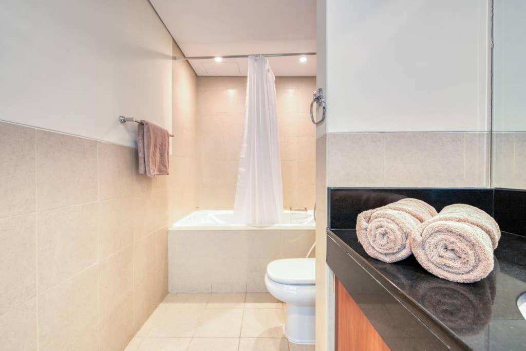 Prime Retreats- Downtown Apartment *