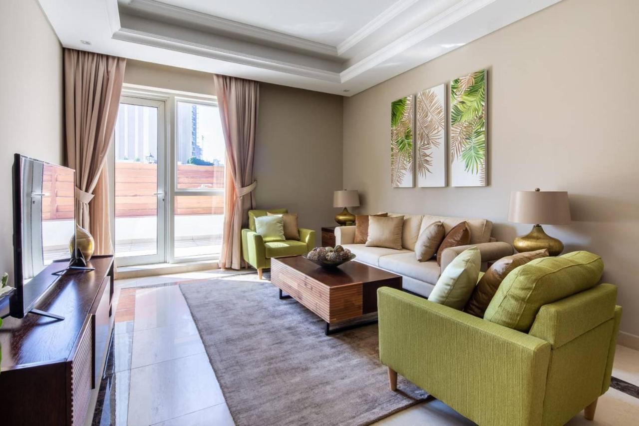 Frank Porter - Mon Reve Apartment Dubai