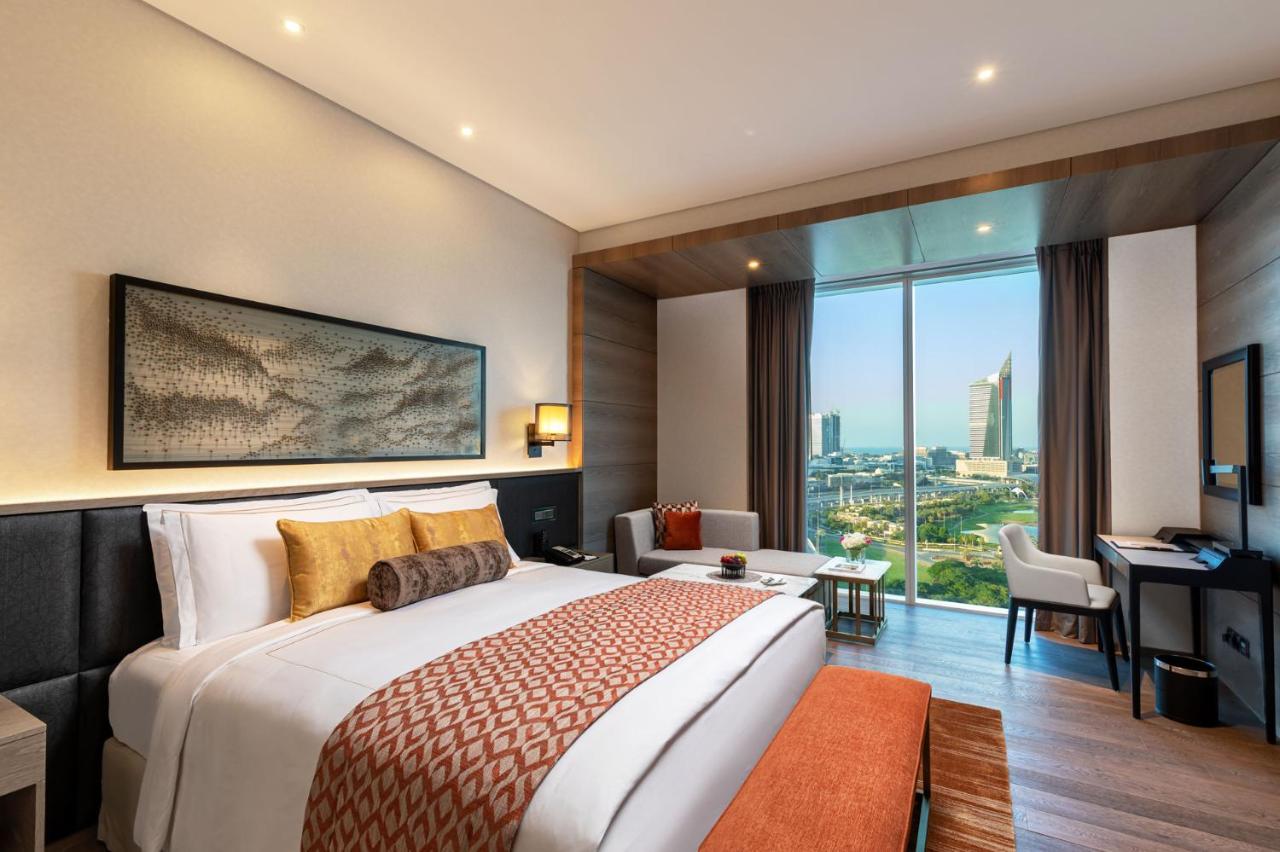 Taj Jumeirah Lakes Towers Hotel 5*