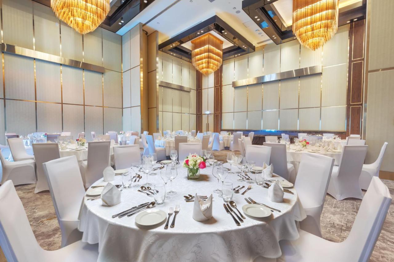 Taj Jumeirah Lakes Towers Dubai