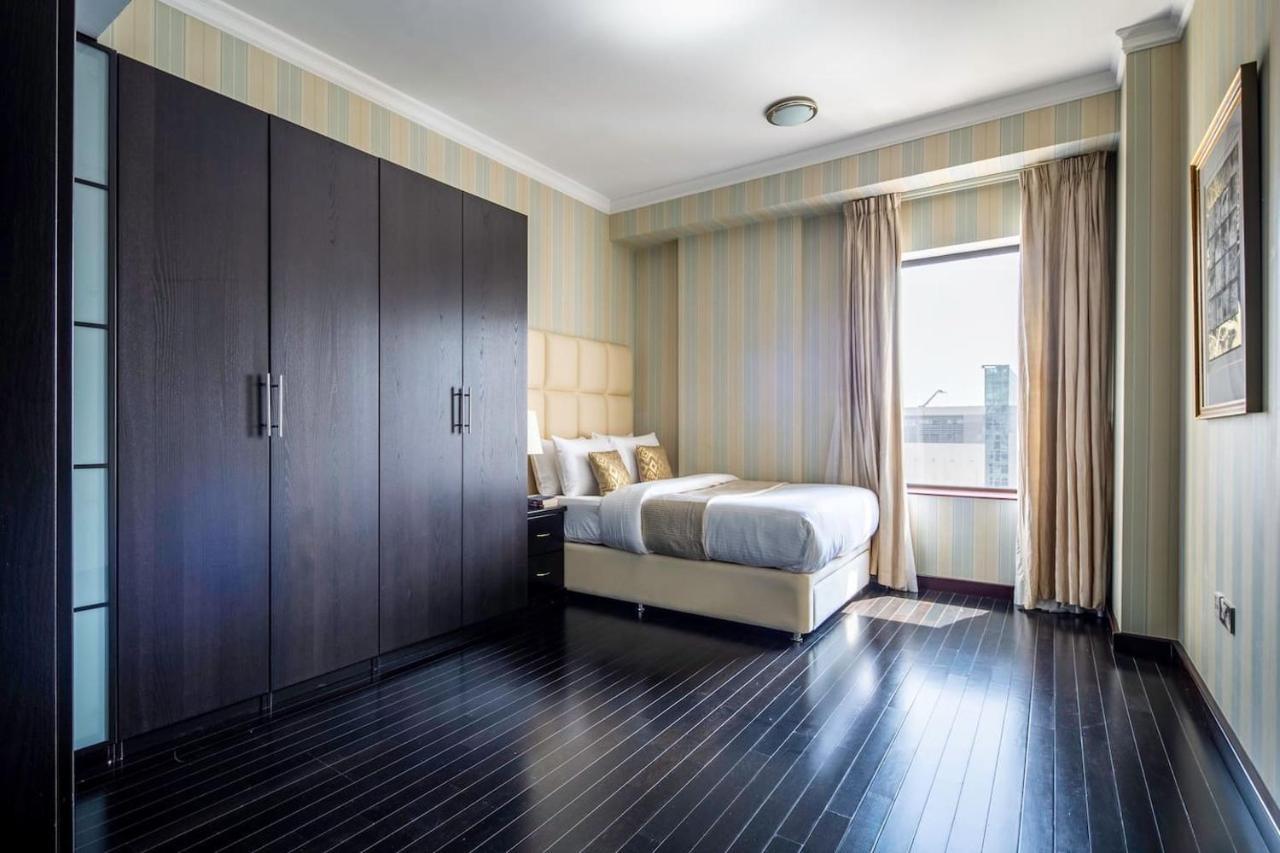 Frank Porter - Bahar 1 Apartment Dubai