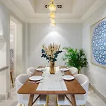 Luxury Designer Interior - Dubai Mall - Bnbmehomes - 6018
