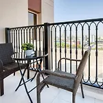 Sunny 1Br At Canal Residences West Dubai Sports City By Deluxe Holiday Homes