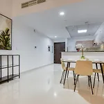Sunny 1Br At Canal Residences West Dubai Sports City By Deluxe Holiday Homes