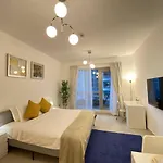 Lux Bnb Studio Downtown Fountain View