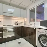 Beautiful 2 Bedroom Apartment In J8