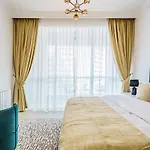 Beautifully Furnished 1Br-Dubai Eye View And Private Beach Access