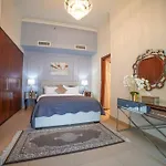 Walk To Dubai Mall 2Br With Skyline View Pool