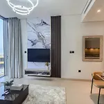 Stay By Latinem Luxury 2Br Holiday Home Cvr A507 Near Burj Khalifa