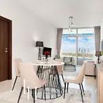 Lux - Opulent Island Suite Burj Khalifa View 2