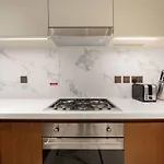 Luxurious Stay In Downtown Dubai