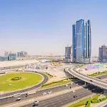 Luxury 1-Bedroom Oasis Near Downtown Dubai