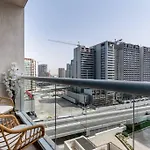 First Class Cozy & Central Studio Burj, Metro, Mall Nearby