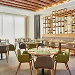 Hilton Garden Inn Dubai, Mall Avenue