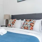 Lavish 2Br With Charming Marina View