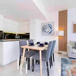 Lux The Pad Executive Suite Burj Khalifa View 2