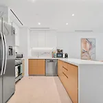 Unwind In Style In La Vie 2Br With Beach Access