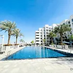 Delightful 2Br Apartment In Town Square Safi 1A, Dubailand By Deluxe Holiday Homes