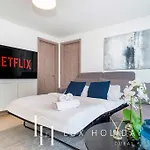 Lux Contemporary Suite With Full Marina View 6