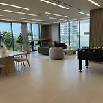Bright New Studio With Pool & Gym Access, 5 Min From Gardens Metro