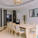 The Beachfront Villa Oasis - Private & Shared Rooms