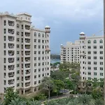 Spacious 3-Bedrooms Apartment With Cozy Balcony In Palm Jumeira!