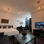 Sea View 1Br Apartment - Marina Pinnacle