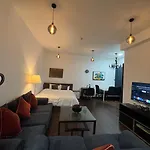 Sea View 1Br Apartment - Marina Pinnacle