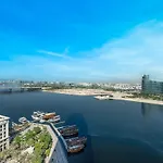 Luxurious 1Bhk In D1 Tower With Stunning Creek Views, Close To Airport & Downtown