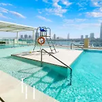 Lux The Marina Vista Beachfront Suite 4