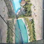 First Class Waterfront Luxury Apartment With Pool, Gym & Balcony Views
