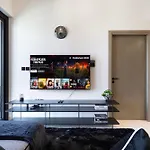 Luxury 2Br Burj View & Jacuzzi
