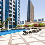Luxury Escapes - Lake View 1Br In Bay Central Marina
