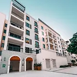 Luxury Escapes - Luxury 2-Bed Apartment With Resort-Style Amenities