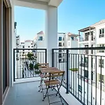 Luxury Escapes - Luxury 2-Bed Apartment With Resort-Style Amenities