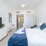 Marina & Downtown Views In Modern Studio - Jvc